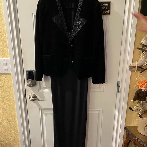 Dress - Picture 2 of 4